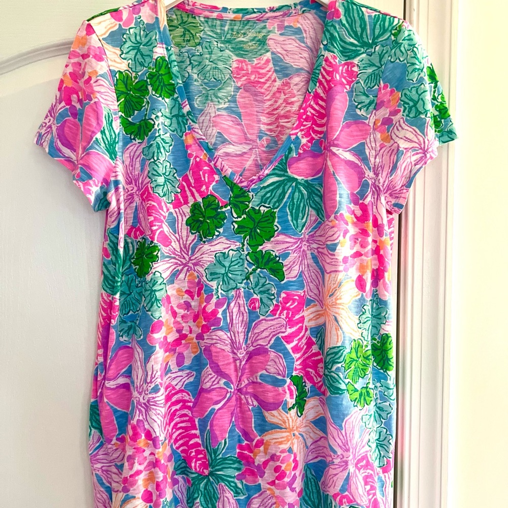 Like new Lilly Pulitzer Etta Vneck Tee